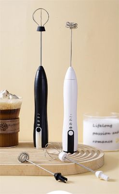 Elektrische schuimmachine Mini Handheld Draadloze melkmachine Koffie Elektrische Mixer Eierbetaler
