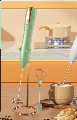 Elektrische schuimmachine Mini Handheld Draadloze melkmachine Koffie Elektrische Mixer Eierbetaler