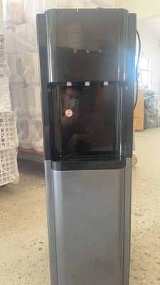 Staande compressor Warm en koud water dispenser met veiligheids slot voor 220V spanning