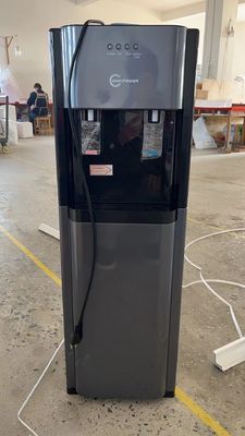 Plastic behuizing staande automatische warm en koud bodem laden fles water dispenser
