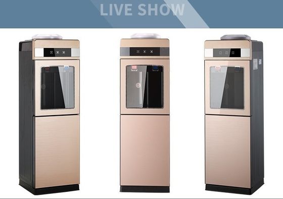 Installatie van een waterdispenser voor warm en koud drinkwater